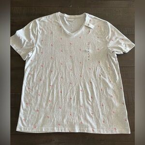 Men’s Old Navy, soft washed grey v-neck Tshirt with pink flamingo’s. XL